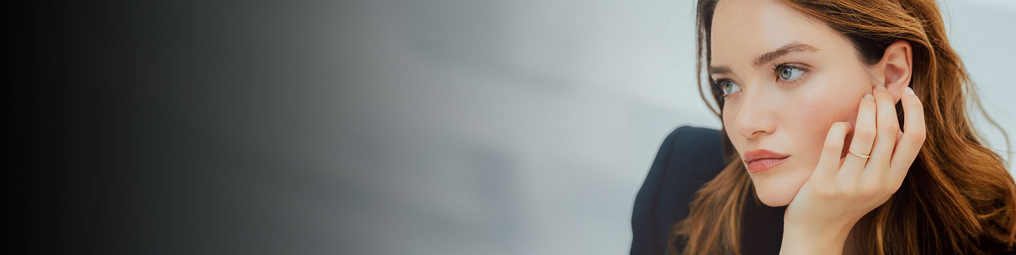 Woman wearing diamond ring yellow gold 18K, modern fine jewellery collection with set gemstone