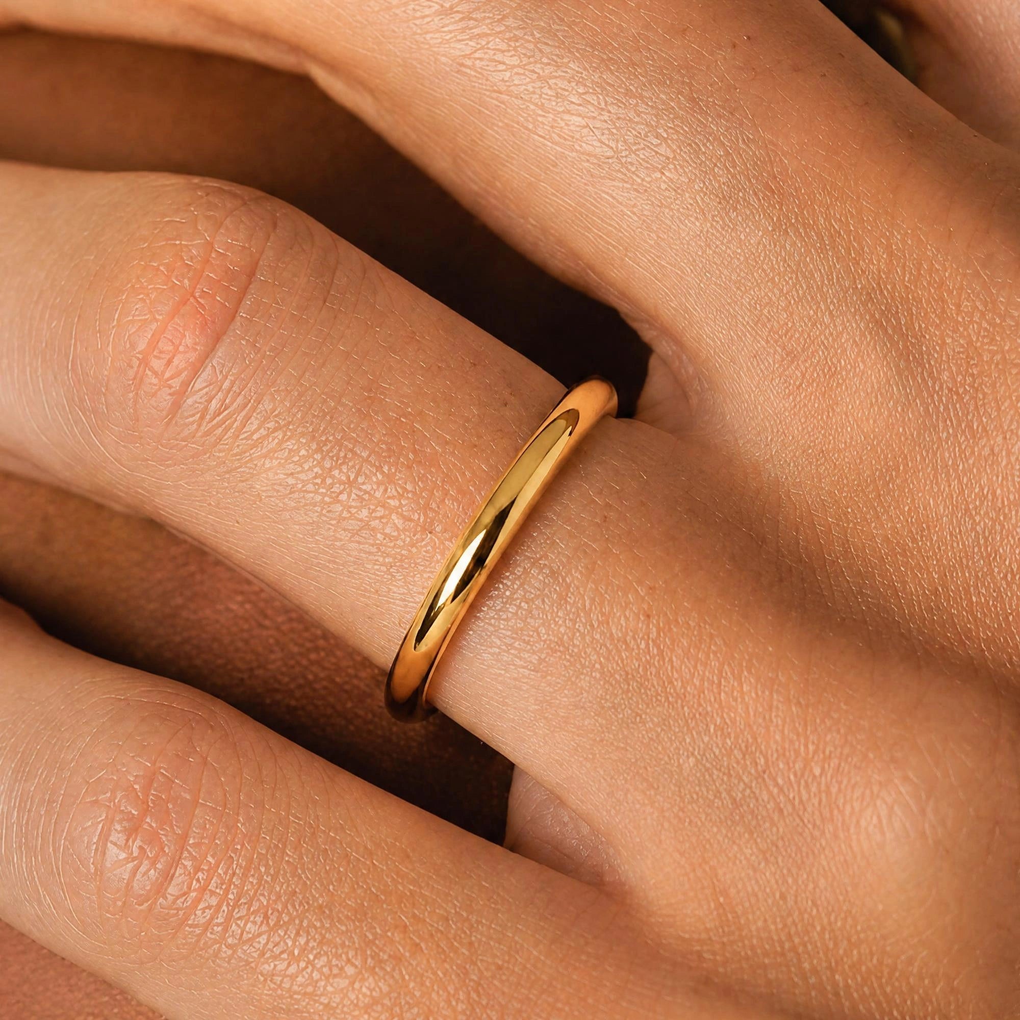 Fine women's wedding ring yellow gold Shunya worn on finger