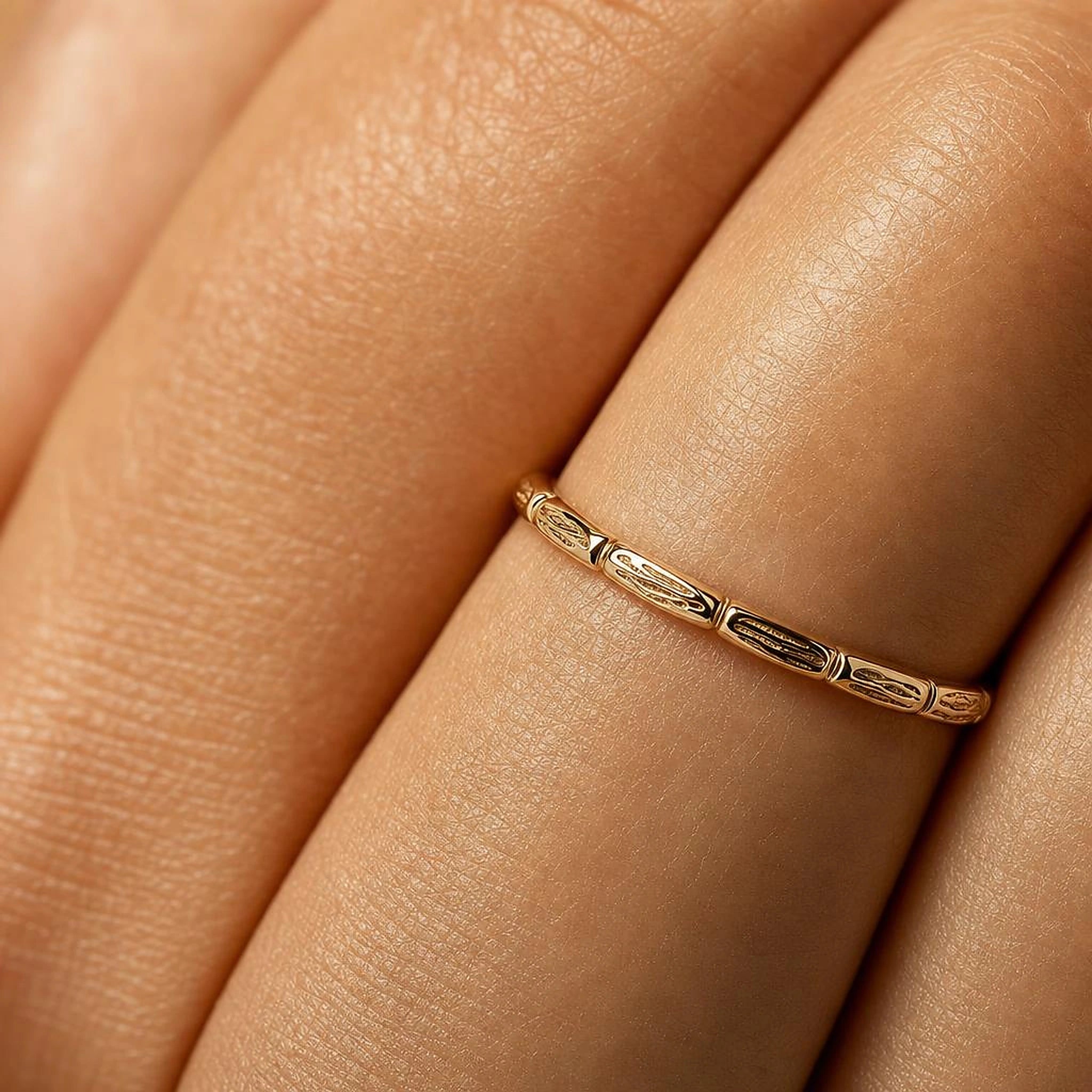 Sobek ring worn on the finger, macro on the chiselled crocodile scales in yellow gold