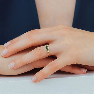 Emerald engagement ring: a complete guide to making the right choice
