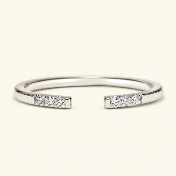 Bague ouverte fine pavée de diamants blancs en or blanc