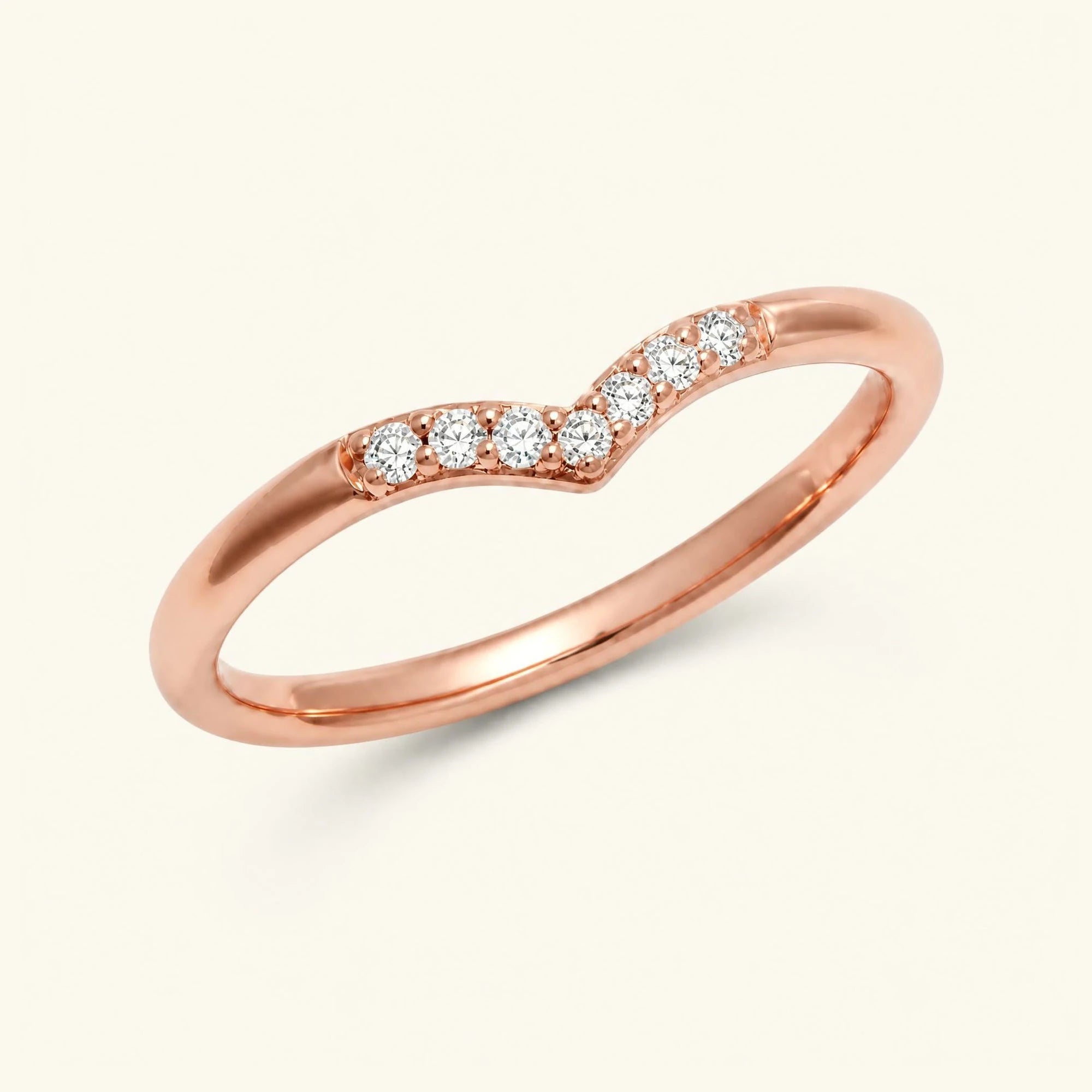 Bague chevron pavée de diamants blancs en or rose