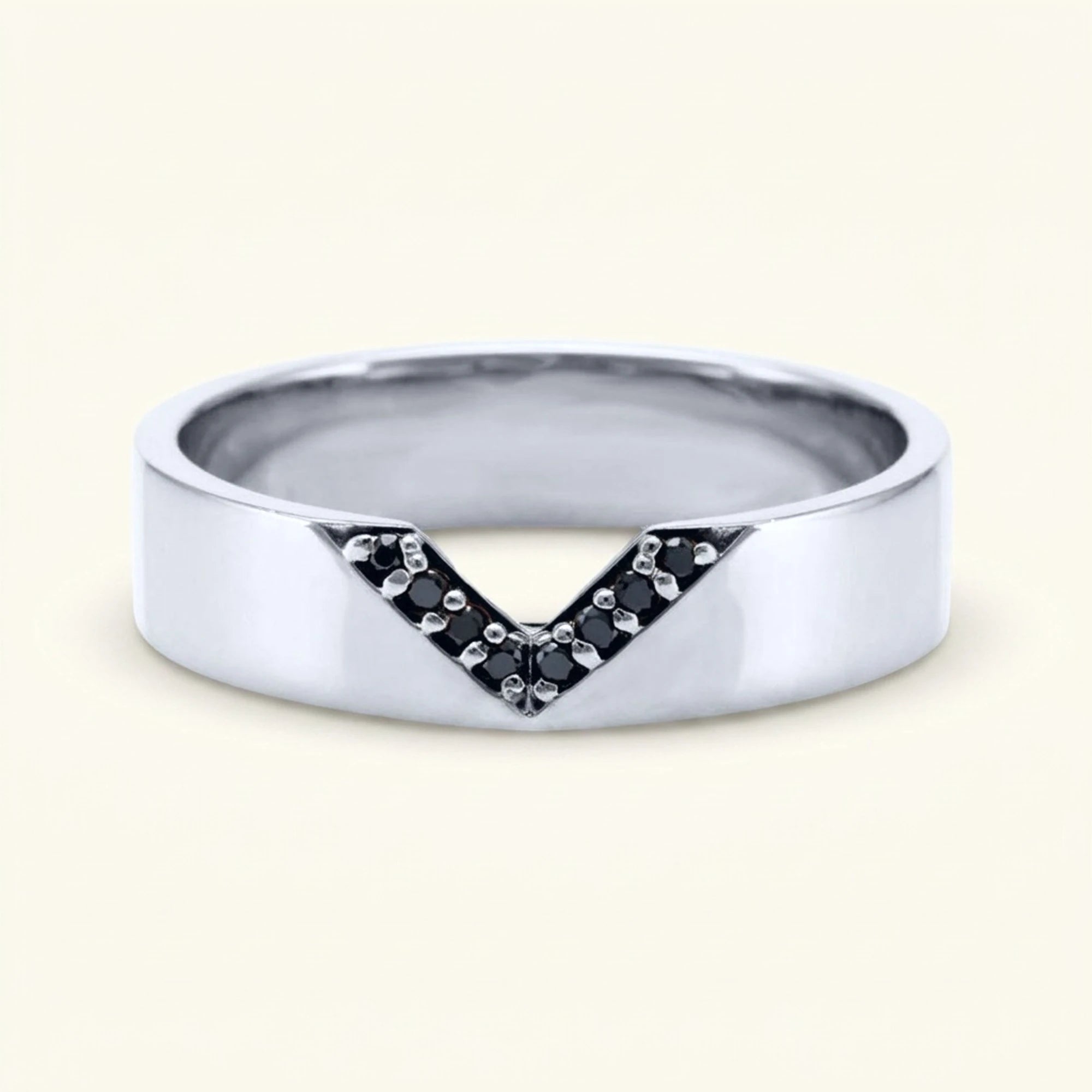 Bague en V pavée de diamants noirs pour homme en or blanc