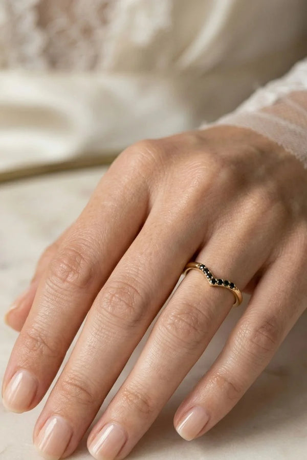Black Diamond engagement ring: the complete guide