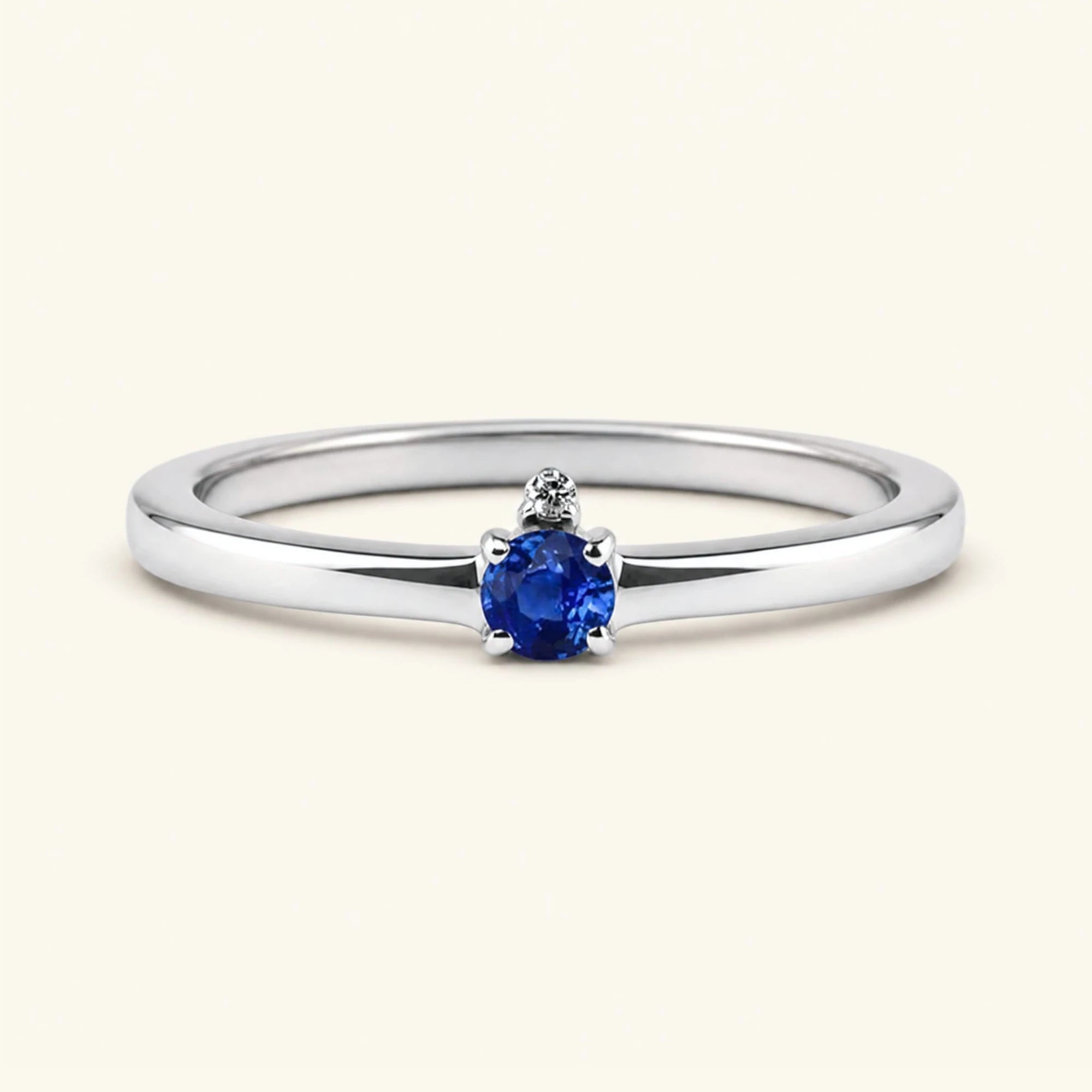 Bague de fiançailles solitaire saphir en or blanc