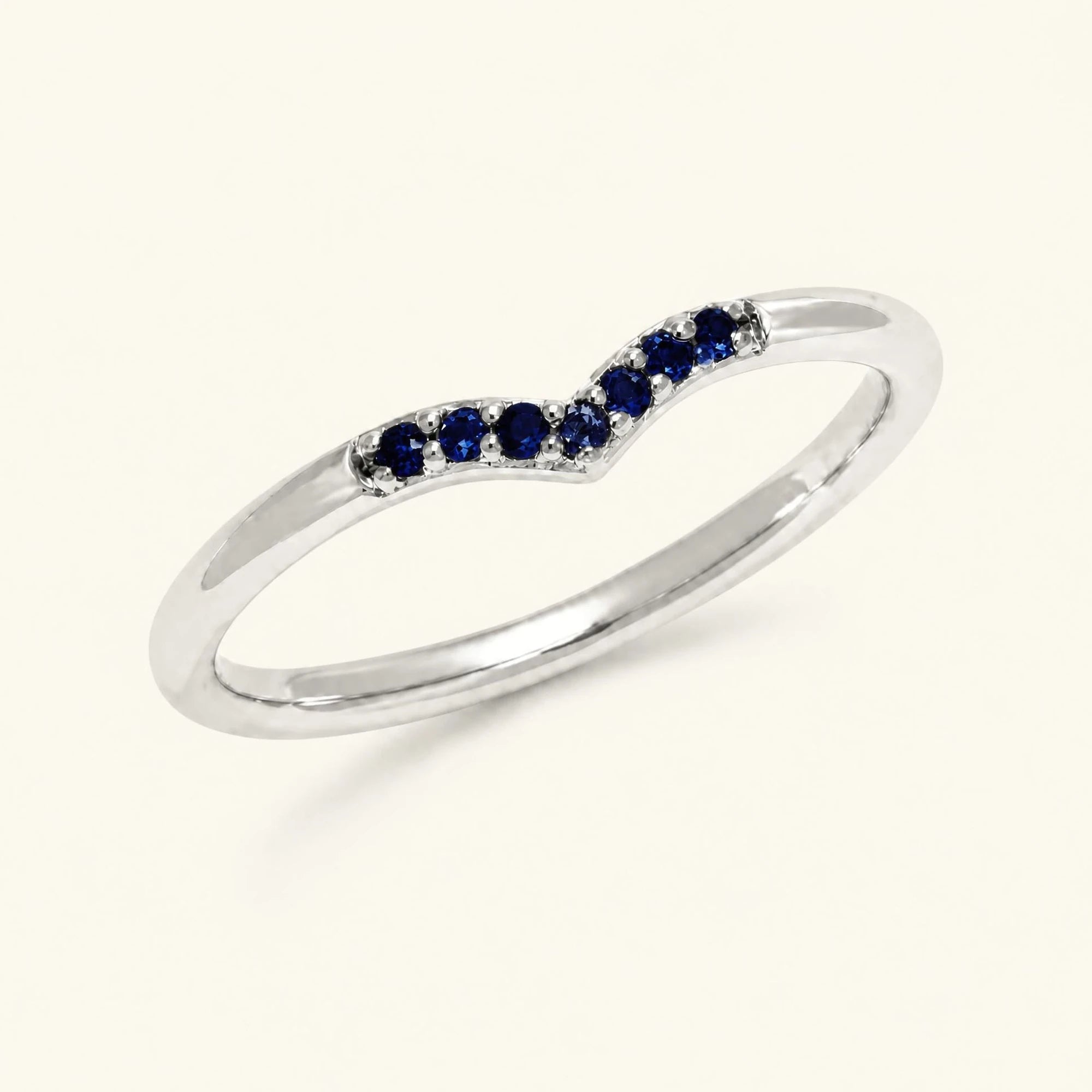 Chevron ring pavé set with sapphires in white gold