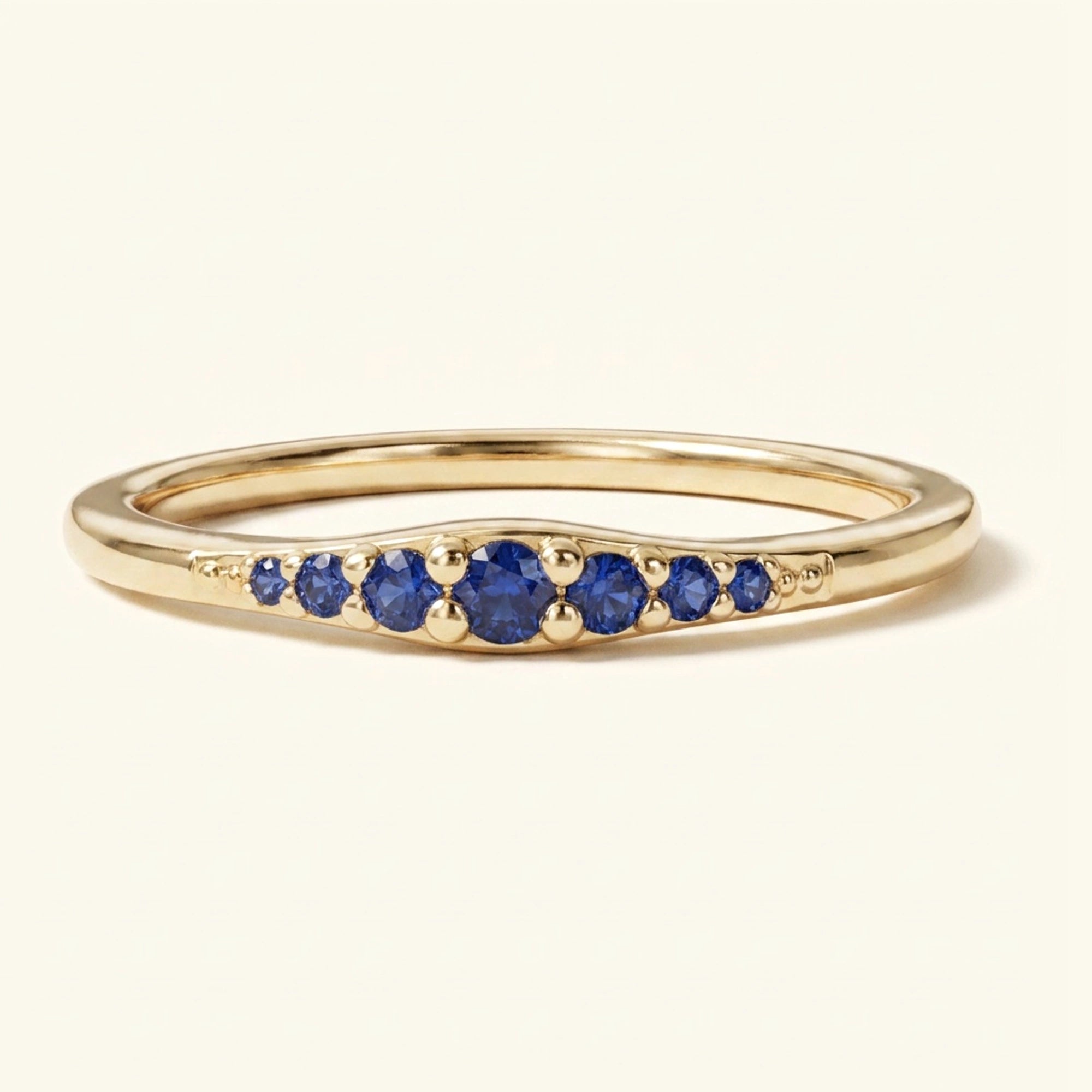 Bague Sushma en or jaune sertie de saphirs