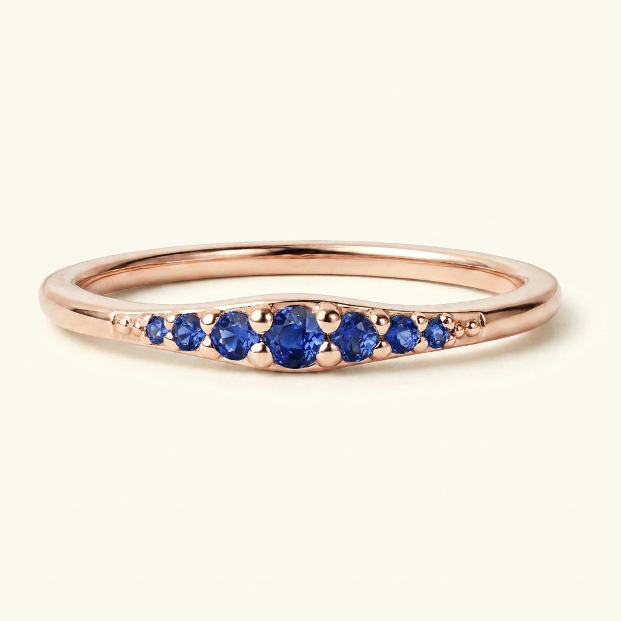 Bague Sushma en or rose pavée de saphirs