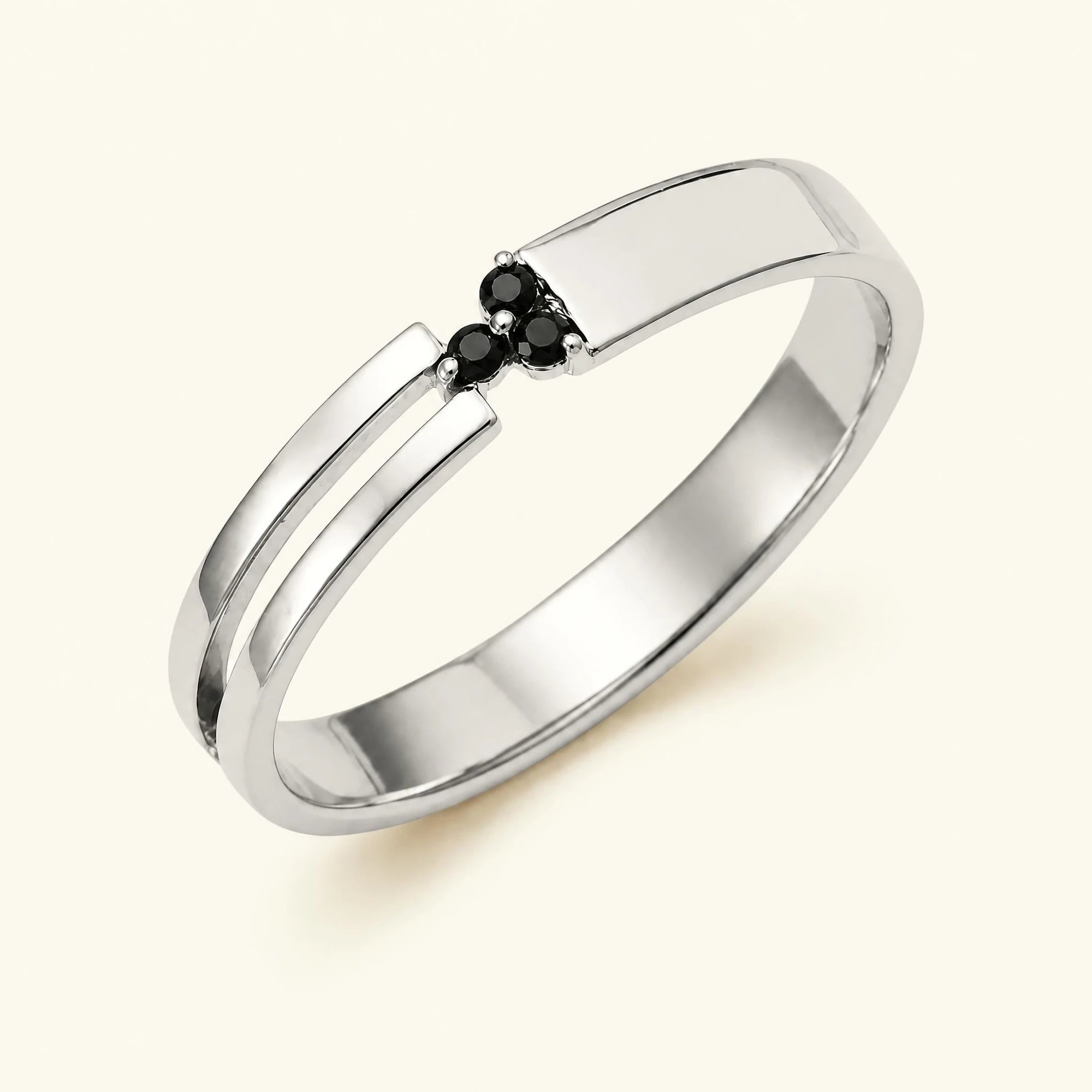 Bague trois pierres de diamants noirs pour homme en or blanc