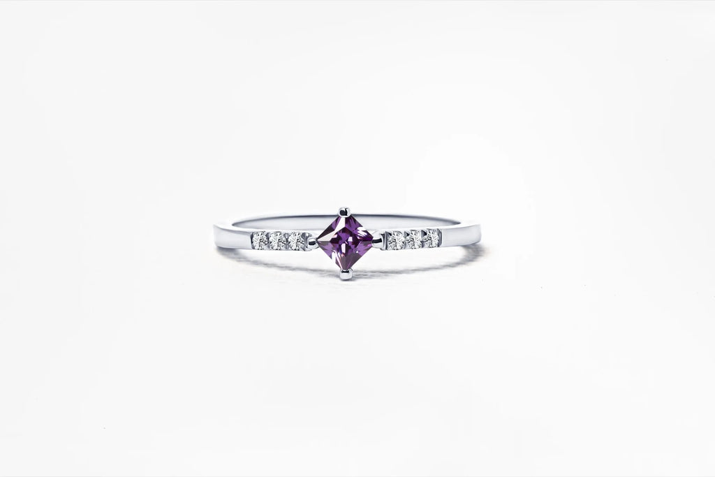 Mayuri amethyst jewel in 18K yellow gold, ideal as a Valentine's Day gift