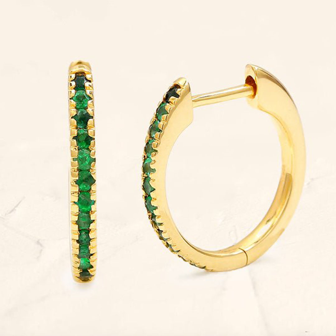 Créoles Ujala pavées d'émeraudes vue latérale