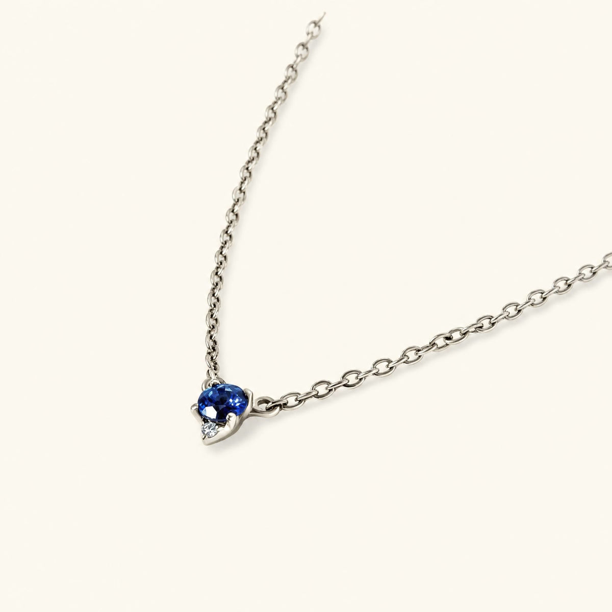 Sapphire diamond necklace in white gold