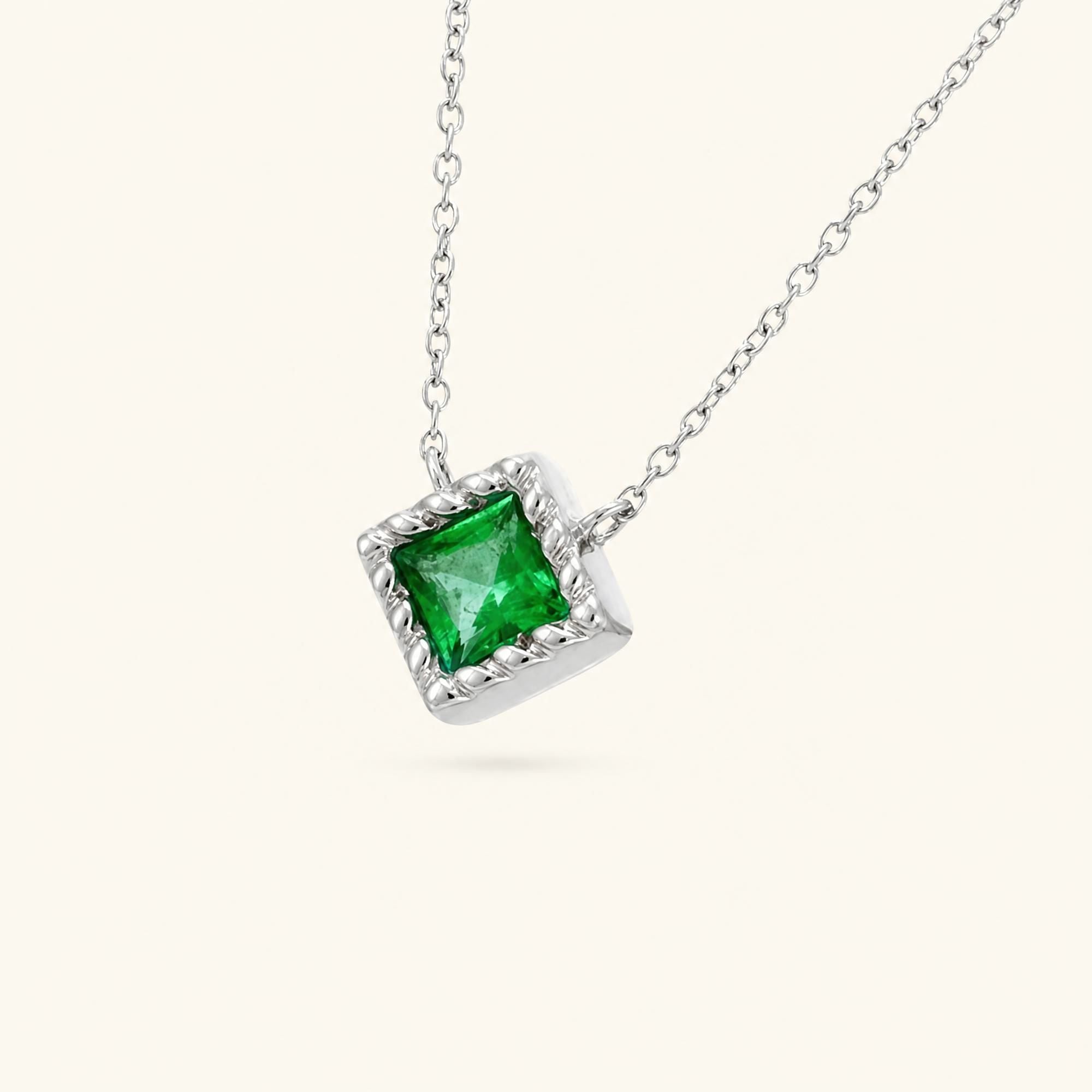 Emerald pendant white gold princess cut