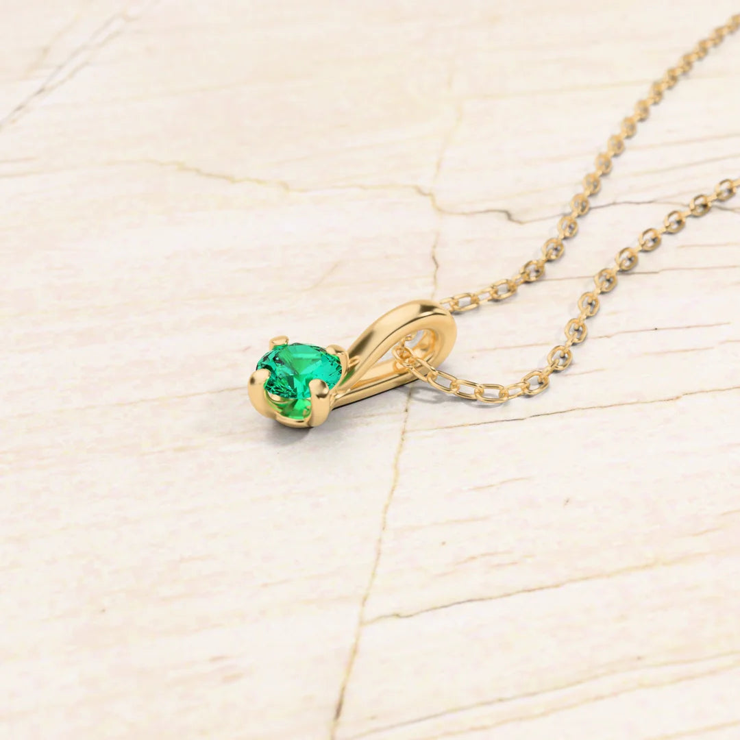 collier solitaire en emeraude