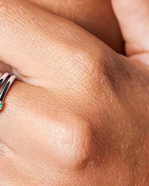 Emerald engagement ring: a complete guide to making the right choice
