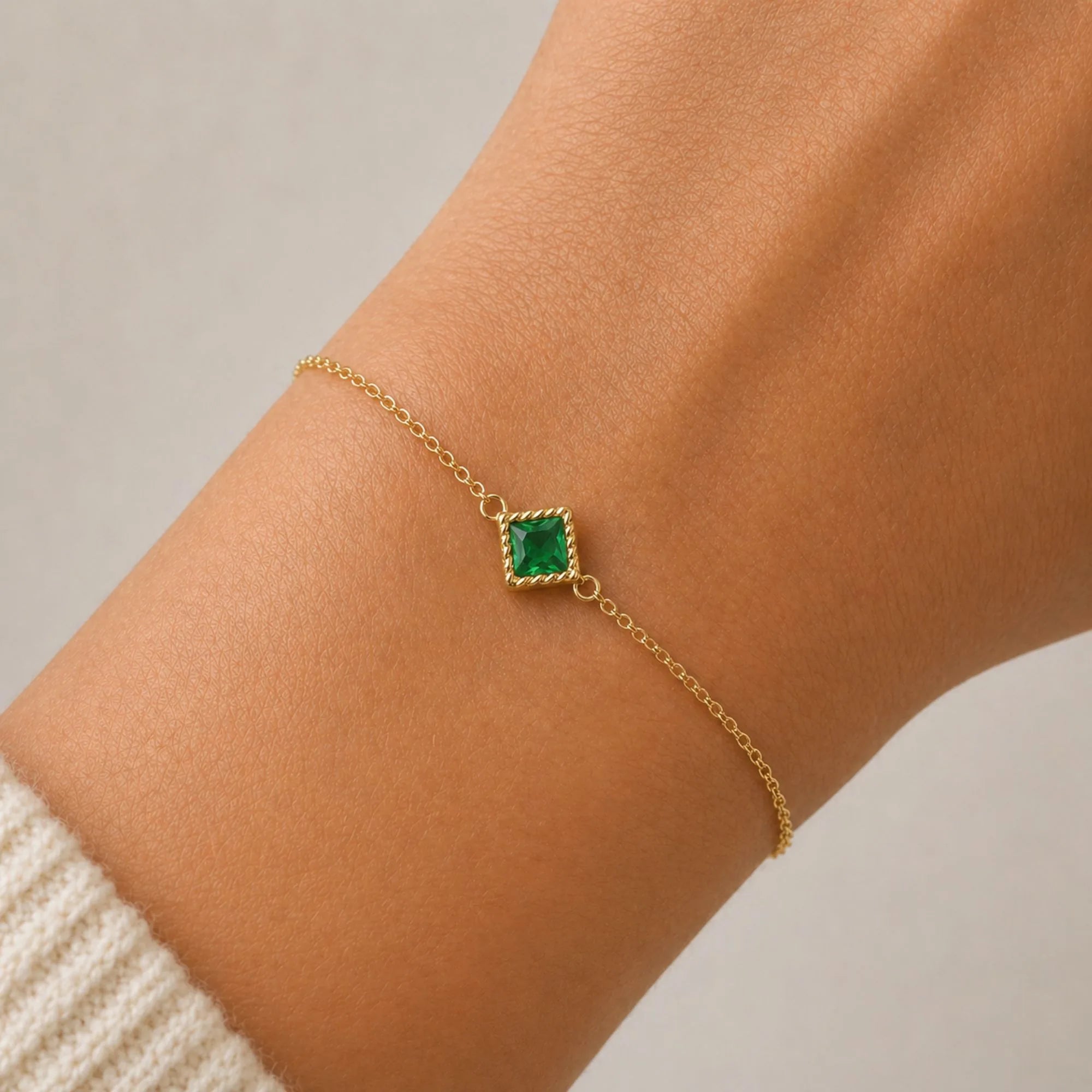 Bracelet Indrani émeraude portée