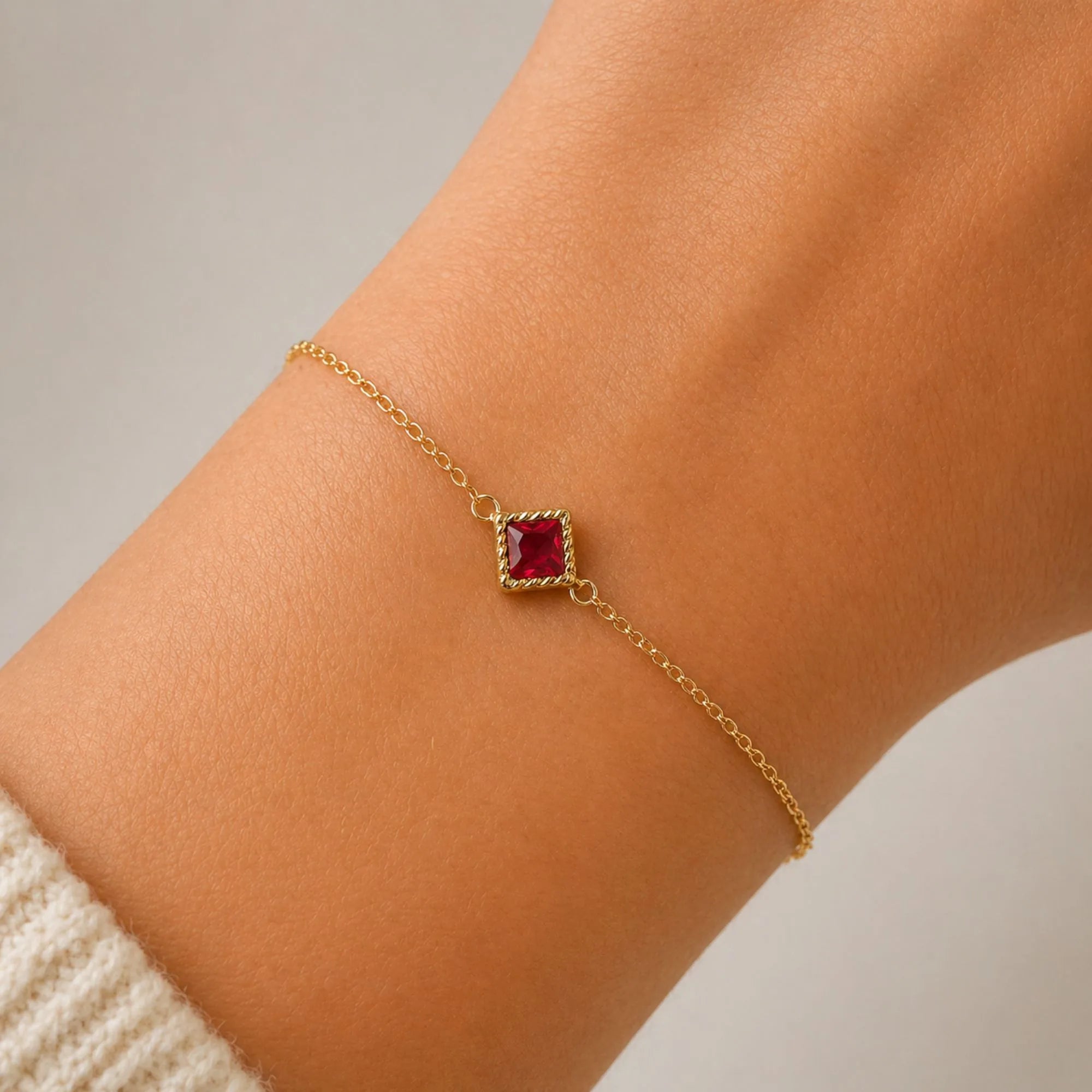 Bracelet Indrani rubis portée