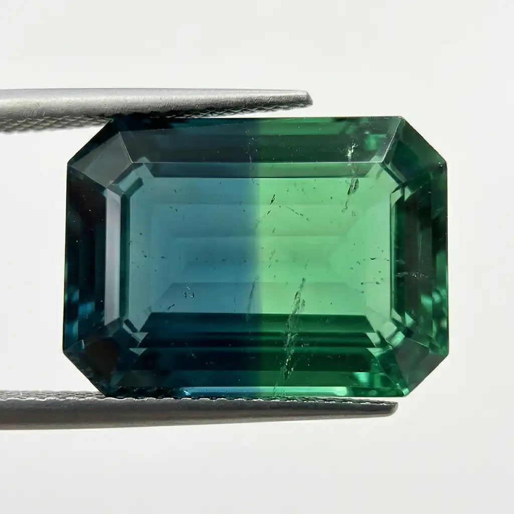 Bicolour teal sapphire illustrating blue-green colour zoning on a white background