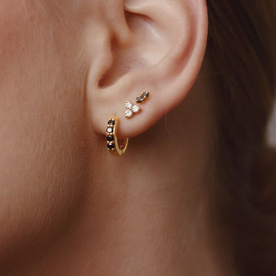 boucles d'oreilles en diamant noir et saphir blanc