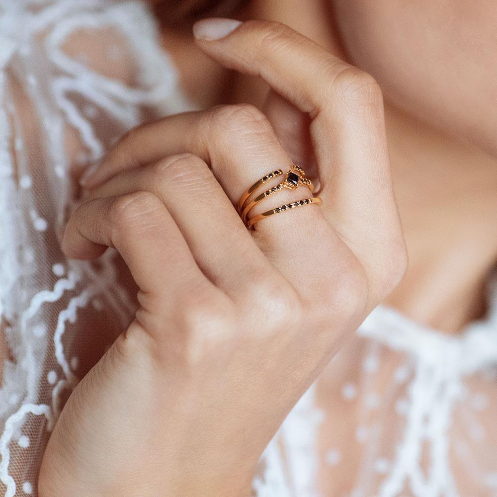 layering of thin black diamond rings
