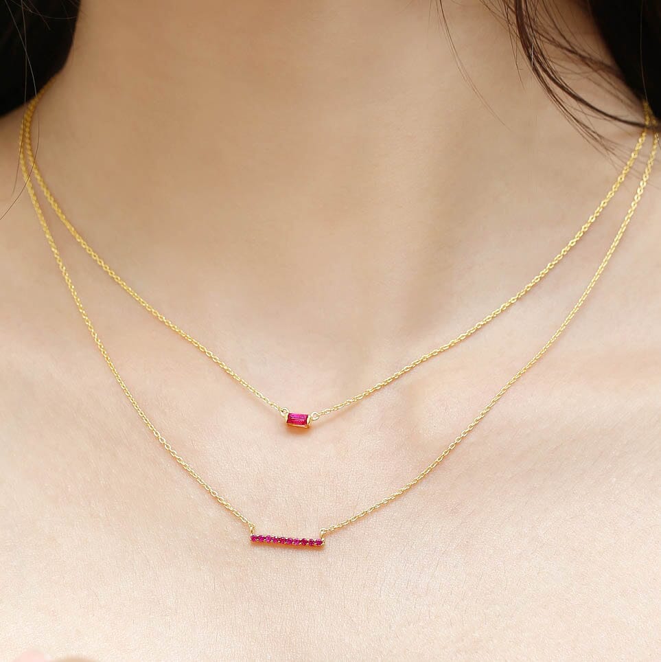 ensemble de colliers en rubis